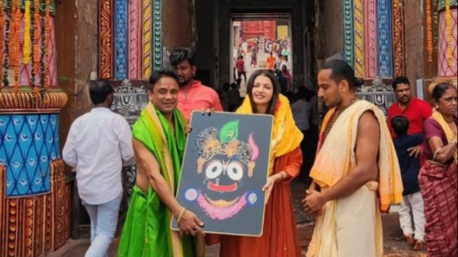 Actress Bhagyashree visits Puri Jagannath Temple