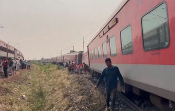 Kamakhya express derailed in Odisha