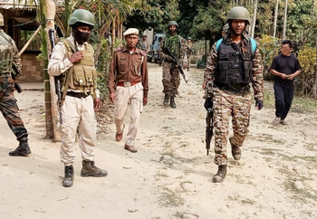 Fresh clashes in Manipur's Churachandpur, several injured in stone pelting