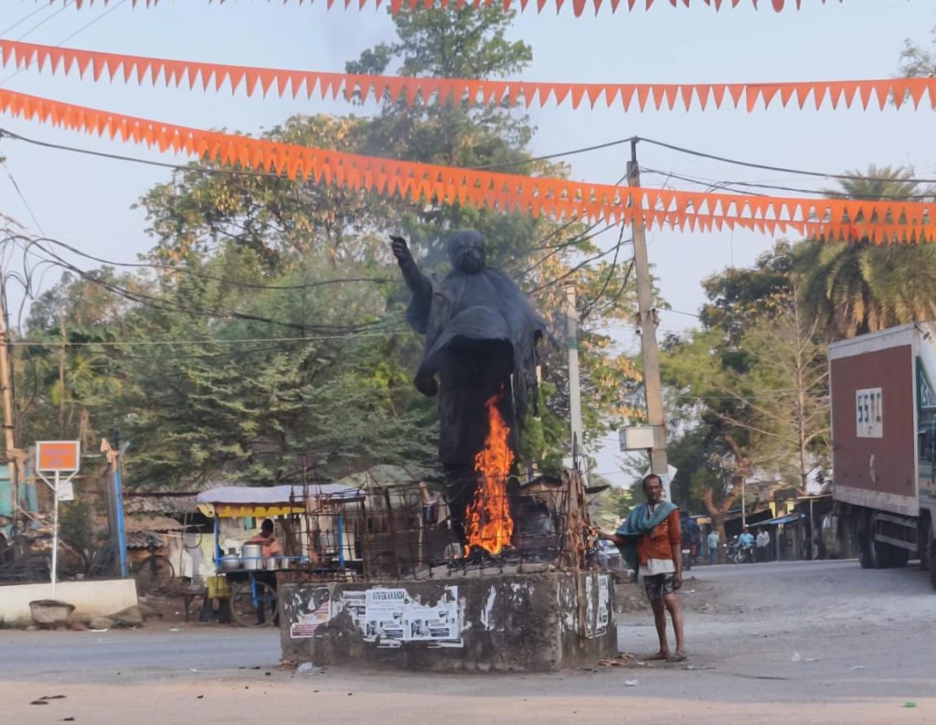 Statue of former Odisha CM Biju Patnaik torched in Patnagarh, probe launched