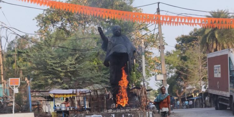 Statue of former Odisha CM Biju Patnaik torched in Patnagarh, probe launched