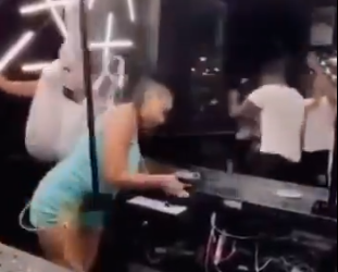 Viral video, women, restaurant