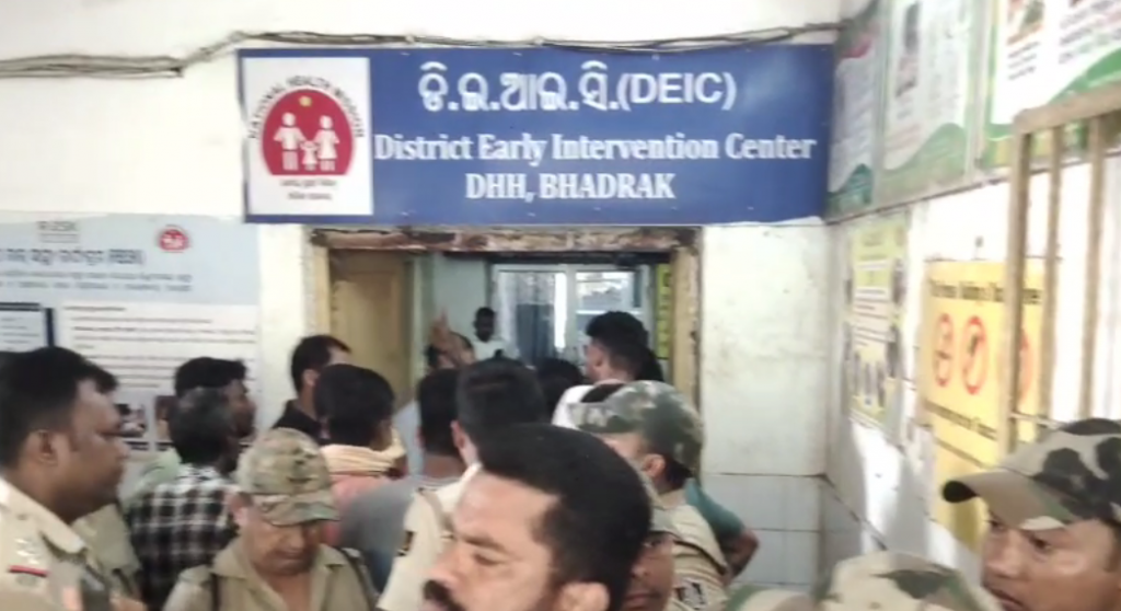 Patient stuck in hospital elevator dies of suspected suffocation
