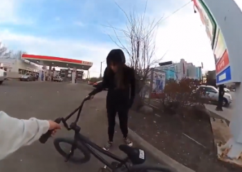Watch video: Woman lures seller, then all hell breaks loose