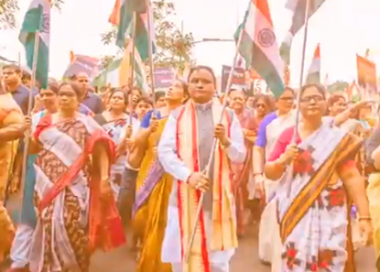 CM Majhi, Oram participate in Tiranga Yatras to salute armed forces