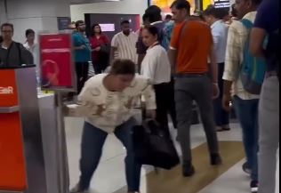 Airport-viral video