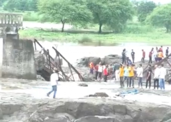 Indrayani river bridge collapse: Two dead, six rescued; search on for missing persons, says Fadnavis