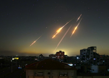 Iran renews missile attacks on Israel, hitting several buildings, wounding dozens of people