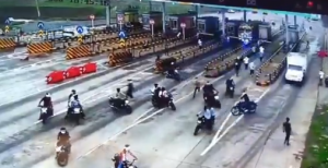 viral video Desi gangland attack at toll booth caught on camera