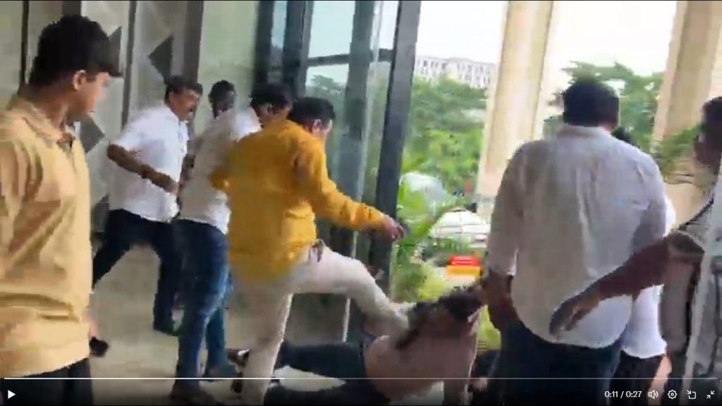 OAS officer and Bhubaneswar Municipal Corporation (BMC) Additional Commissioner Ratnakar Sahoo was allegedly dragged from his office and assaulted by a group of miscreants Monday