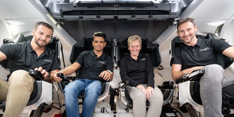 Left to right: Tibor Kapu of Hungary, ISRO astronaut Shubhanshu Shukla of India, former NASA astronaut Peggy Whitson, and ESA astronaut Sławosz Uznański-Wiśniewski of Poland | SpaceX