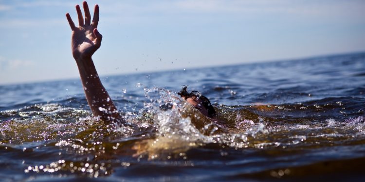 Tourist drowns