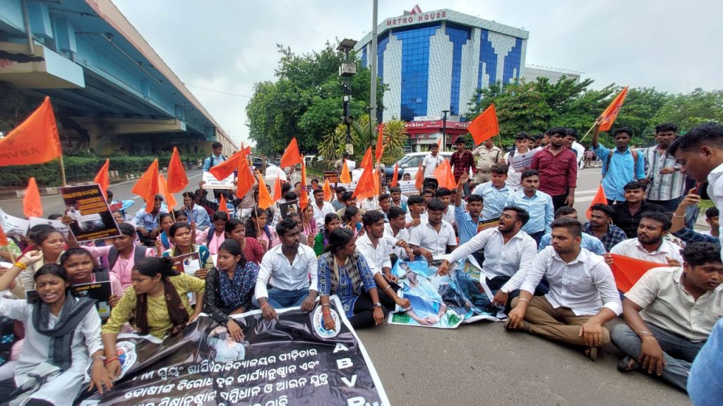 ABVP holds protest in Bhubaneswar over Soumyashree’s death