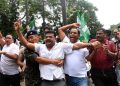 Members of Youth and Student wings of BJD, including Byomakesh Ray
and Devi Ranjan Tripathy, marching towards CM’s residence while being
prevented by security personnel in Bhubaneswar Sunday