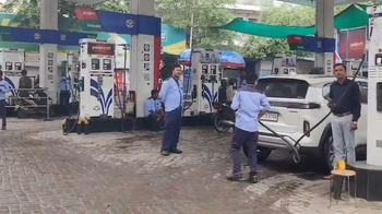 Fuel ban on overage vehicles not feasible due to tech challenges, complex systems: Delhi govt