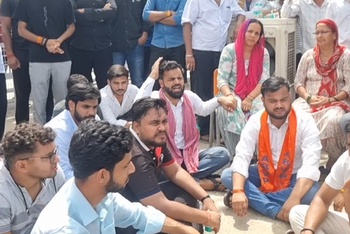 Sharda University su*cide: Family, students protest against faculty; police resort to lathi-charge