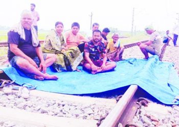 train runs over man