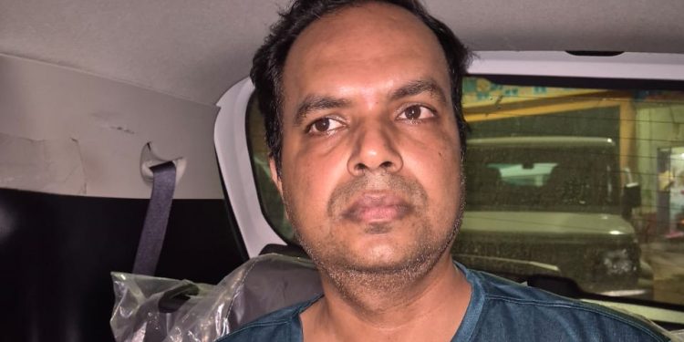 Junior clerk caught taking bribe