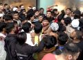 Customers queue up for new iphone 17, scuffle erupts before opening of Apple store