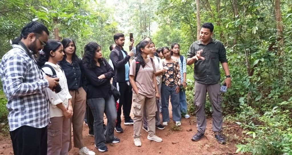 IIMC, DFO Dhenkanal organise nature walk at Kapilas, Saptsajjya