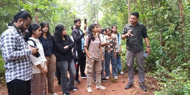 IIMC, DFO Dhenkanal organise nature walk at Kapilas, Saptsajjya