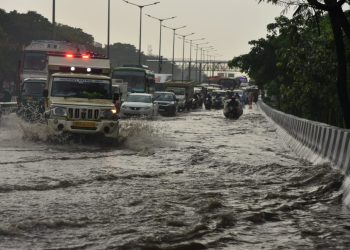 Rain, thunderstorms lash Bhubaneswar, affect normal life