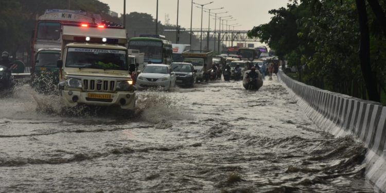 Rain, thunderstorms lash Bhubaneswar, affect normal life