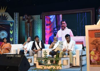 Union Minister for Tribal Affairs Jual Oram addresses the concluding day ceremony of ‘Adivasi Mahotsav’ organised by Parichaya Foundation at Exhibition Ground in Bhubaneswar Sunday. Also seen on the dais are: Dharitri and Orissa POST Editor Tathagata Satpathy, the newspapers’ Chief Executive Adyasha Satpathy and other dignitaries (OP Pic)