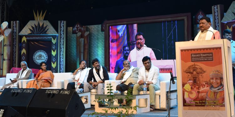 Union Minister for Tribal Affairs Jual Oram addresses the concluding day ceremony of ‘Adivasi Mahotsav’ organised by Parichaya Foundation at Exhibition Ground in Bhubaneswar Sunday. Also seen on the dais are: Dharitri and Orissa POST Editor Tathagata Satpathy, the newspapers’ Chief Executive Adyasha Satpathy and other dignitaries (OP Pic)