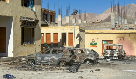 Ladakh LG discusses phased relaxation of restrictions with agencies; KDA insists on judicial probe