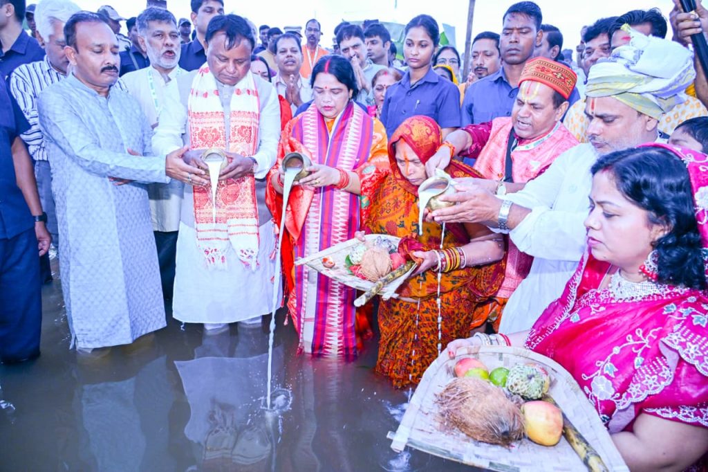 Odisha CM takes part in Chhath Puja celebrations with devotees