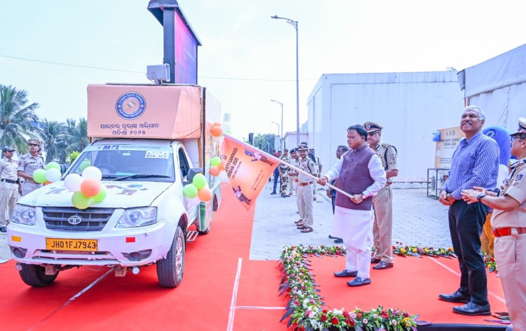 kalinga stadium re odisha police pakhyaru rajyastriya cyber surakhya sachetanata avijana re cm mohan charana majhi upastita 4