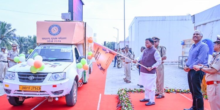 kalinga stadium re odisha police pakhyaru rajyastriya cyber surakhya sachetanata avijana re cm mohan charana majhi upastita 4