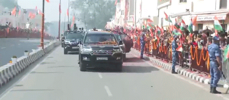 PM Modi holds roadshow