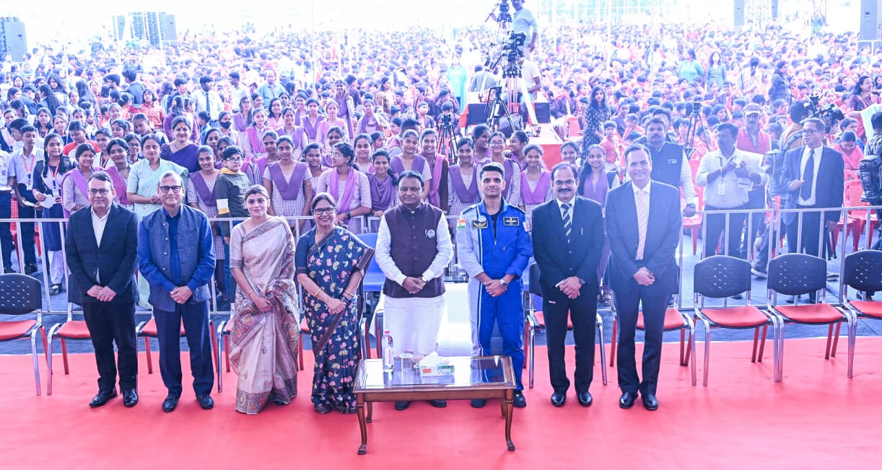 Shubhanshu Shukla-CM Mohan Charan Majhi