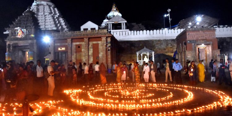 Srimandir illuminated for Dev Dipavali fest