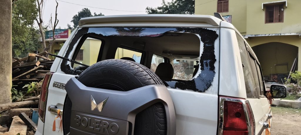 Timber mafia attacks forest staff, snatches seized vehicle, wood