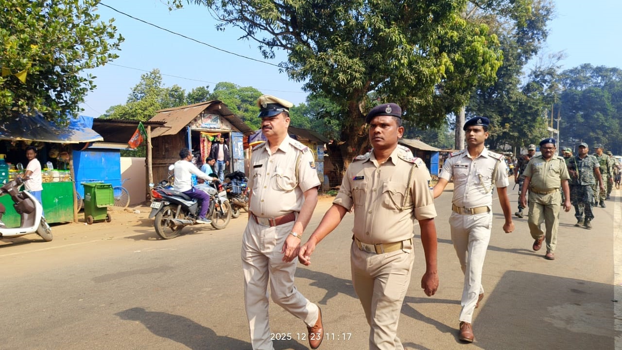Police hold flag march ahead of Christmas in Kandhamal