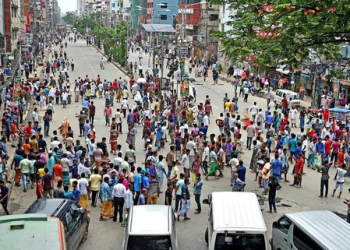 Mobile phone traders, students hold protest in Dhaka