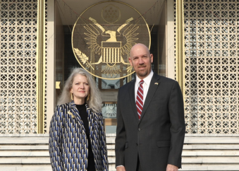 US official begins India