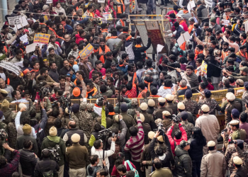 VHP, Bajrang Dal demonstrators breach barricades near Bangladesh mission
