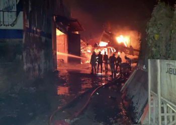 Kolkata warehouse fire