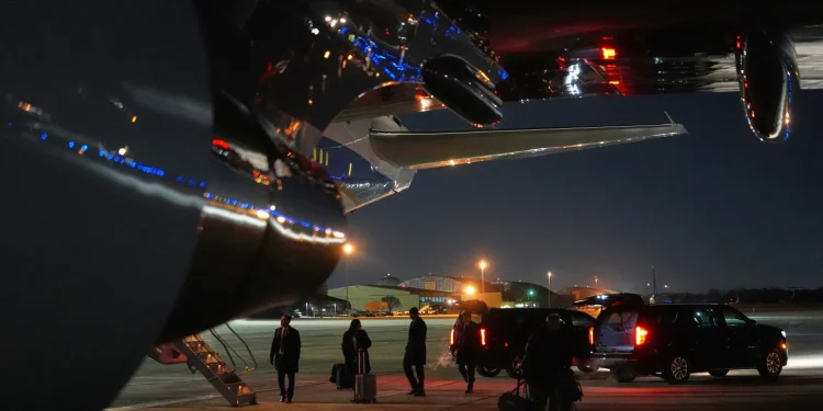 Air Force One returns to Washington area due to minor electrical issue, White House says