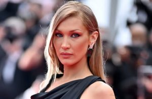 Akshay Kumar's Convoy Vehicle in Mumbai Accident; Actor, Wife Unhurt | Quick Digest