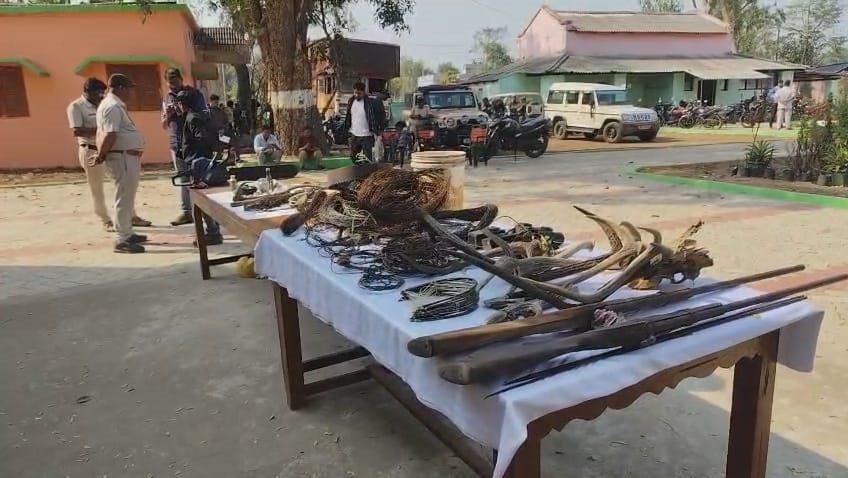Forest dept sleuths seize firearms, snares, antlers’