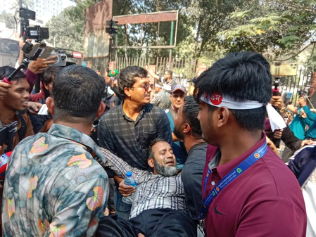 At least 50 injured, including journalists, in clashes between police, activists in Dhaka