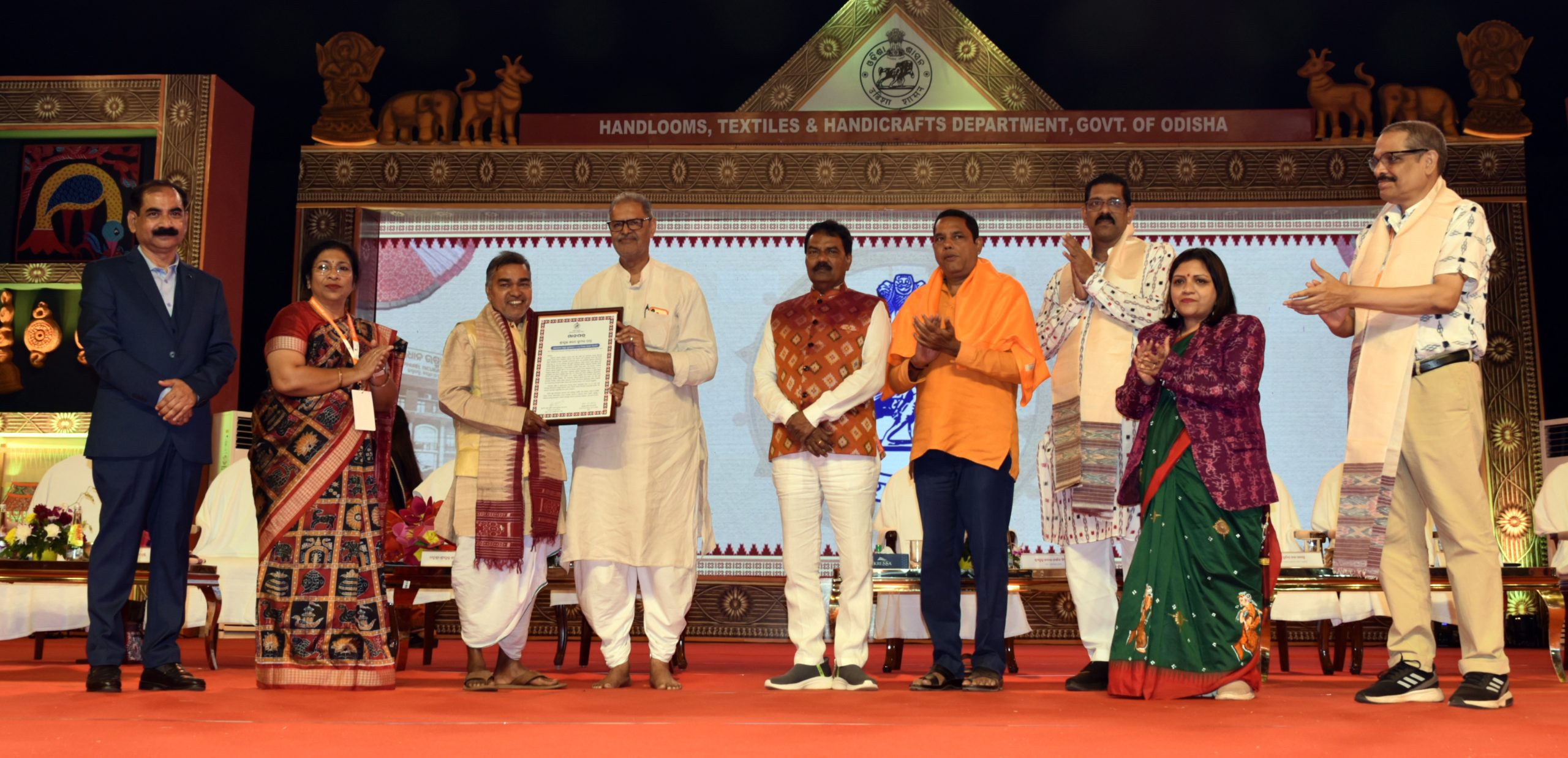 Handloom products reflect state’s glorious heritage: Min