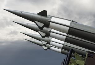 U.S.-Russia nuclear pact expires; arms race fears grow