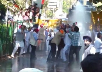 Police detain opposition leader, disperse protesters outside Mann residence