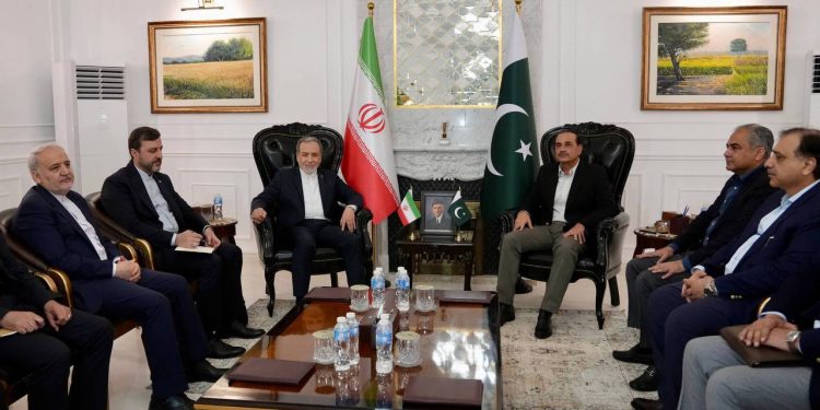 Araghchi-Munir meeting held as Pakistan backs US-Iran engagement